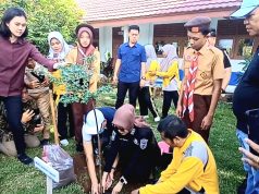 Aksi Gerakan Sekolah Asri, Widia Ningsih Tekankan Pentingnya Suasana Sekolah Yang Bersih dan Nyaman