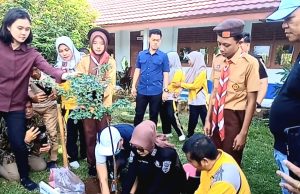 Aksi Gerakan Sekolah Asri, Widia Ningsih Tekankan Pentingnya Suasana Sekolah Yang Bersih dan Nyaman