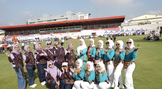 Gerak Bersama Ribuan Peserta, Staf Ahli TP PKK dan Ketua DWP Muba Tampil Antusias di KRIYA 2026