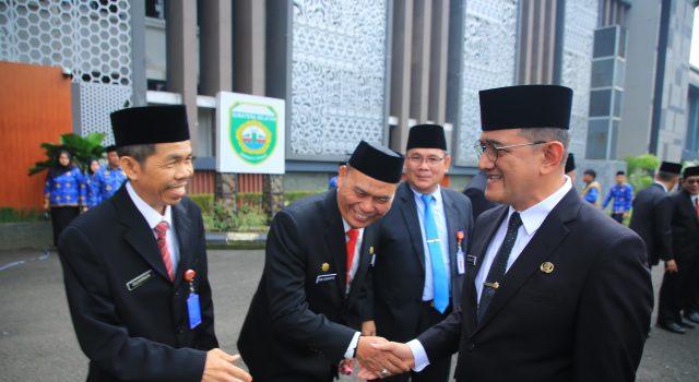 Sekda Sumsel Edward Candra Pimpin Upacara Hari Otonomi Daerah XXX