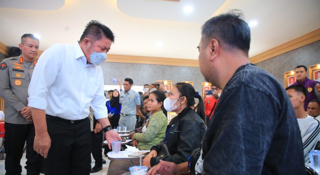 Gubernur Herman Deru Fasilitasi Kebutuhan Keluarga Korban Bus ALS Selama Proses Identifikasi di Palembang