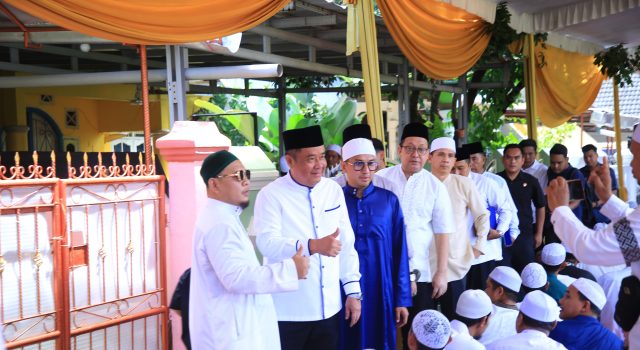 Wagub Sumsel Cik Ujang Ajak Masyarakat Teladani Perjuangan Ulama di Haul Akbar KH Ali Umar Thoyib