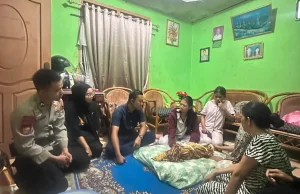 Kisah Haru, Anggota Polisi Bantu Lunasi Administrasi Rumah Sakit Bayi
