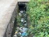 Drainase di Jl. Brigjen Hasan Kasim Palembang Tersumbat Sampah