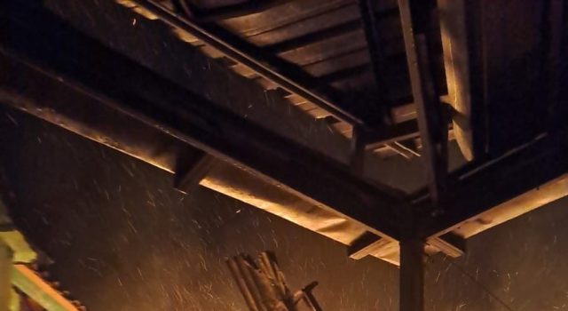 Berjibaku Padamkan Kebakaran Hebat di Lorong Karyawan 9 Ilir Sebelum Damkar Tiba