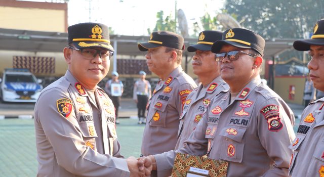 Kapolres OKU Timur Pimpin Upacara Pemberian Penghargaan dan PTDH