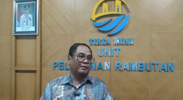 Ribuan Warga Palembang Masih Antre Air Bersih, Tirta Musi Sebut Investasi Jadi Batu Sandungan