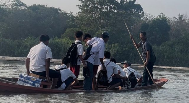Keluhkan Sulitnya Akses Jalan, Warga Desa Karang Negara OKU Timur Merasa Tinggal di Tempat Terisolir, Pemerintah Dinilai Cuek