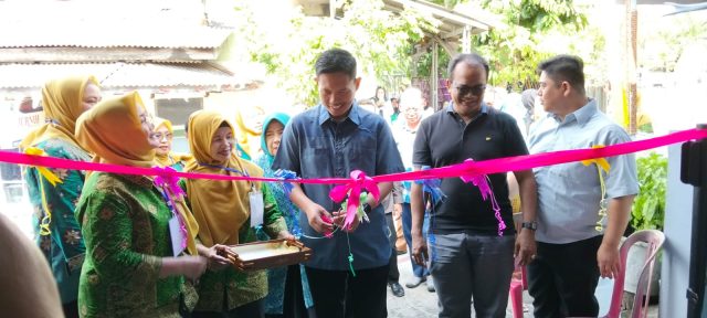 Launching pos--camat gunting pita
