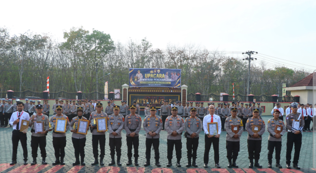 Sebanyak 55 personel Polres OKU Timur Terima Penghargaan, Ini Pesan Kapolres