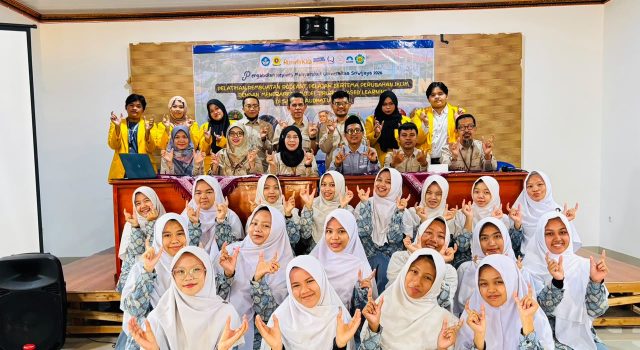 Langkah Awal Jaga Bumi Dimulai dari SMAIT Raudhatul Ulum, Prodi Pendidikan Bahasa Inggris FKIP UNSRI Laksanakan Pengabdian pada Masyarakat