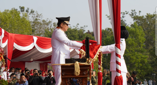 Peringati HUT RI ke- 81 Pemkab OKU Timur Laksanakan Upacara Bendera di Halaman Perkantoran Pemkab