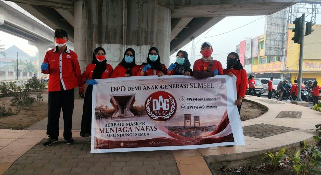 DAG Sumsel Bersama PMI Bagikan Masker, Bangun Kesadaran Warga Hadapi Kabut Asap