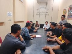 Aksi Solidaritas, FSJ OKUT Datangi Polres Minta Usut Tuntas Kasus Pengeroyokan Wartawan di Depan Kantor Polda Sumsel