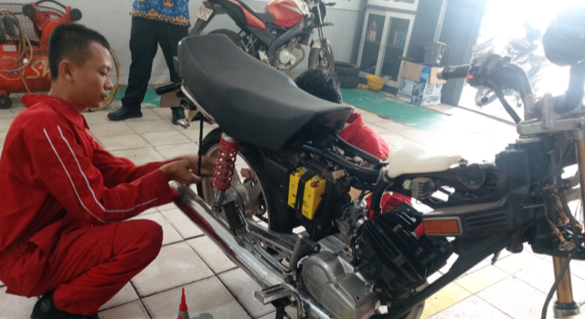 Lahirkan Bibit Multiskill yang Siap Berwirausaha, Cara Pertamina Enduro Motor Service Bina Siswa SMKN 4 Palembang