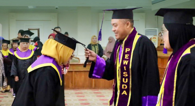Usia 80 Tahun Jadi Lansia Tertua Diwisuda di Sekolah Lansia Kota Palembang